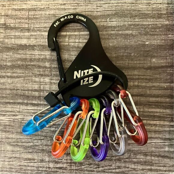 Keychain with 6 Small Clips & 1 Big Clip - Picture 2 of 2